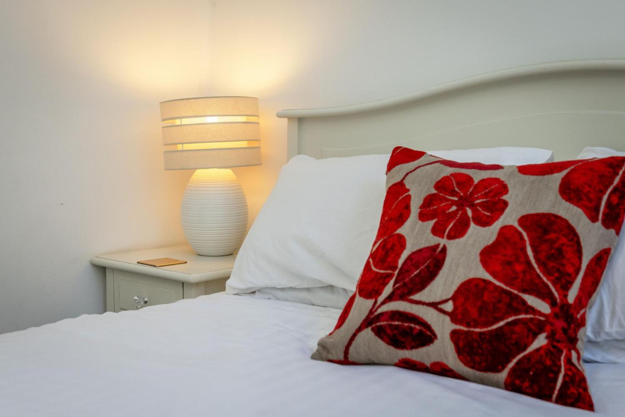 Traditional 3 Bedroom Quiet Duplex Flat By High St, Trams And Buses - Just 1-5 Miles To Centre Edimburgo Exterior foto
