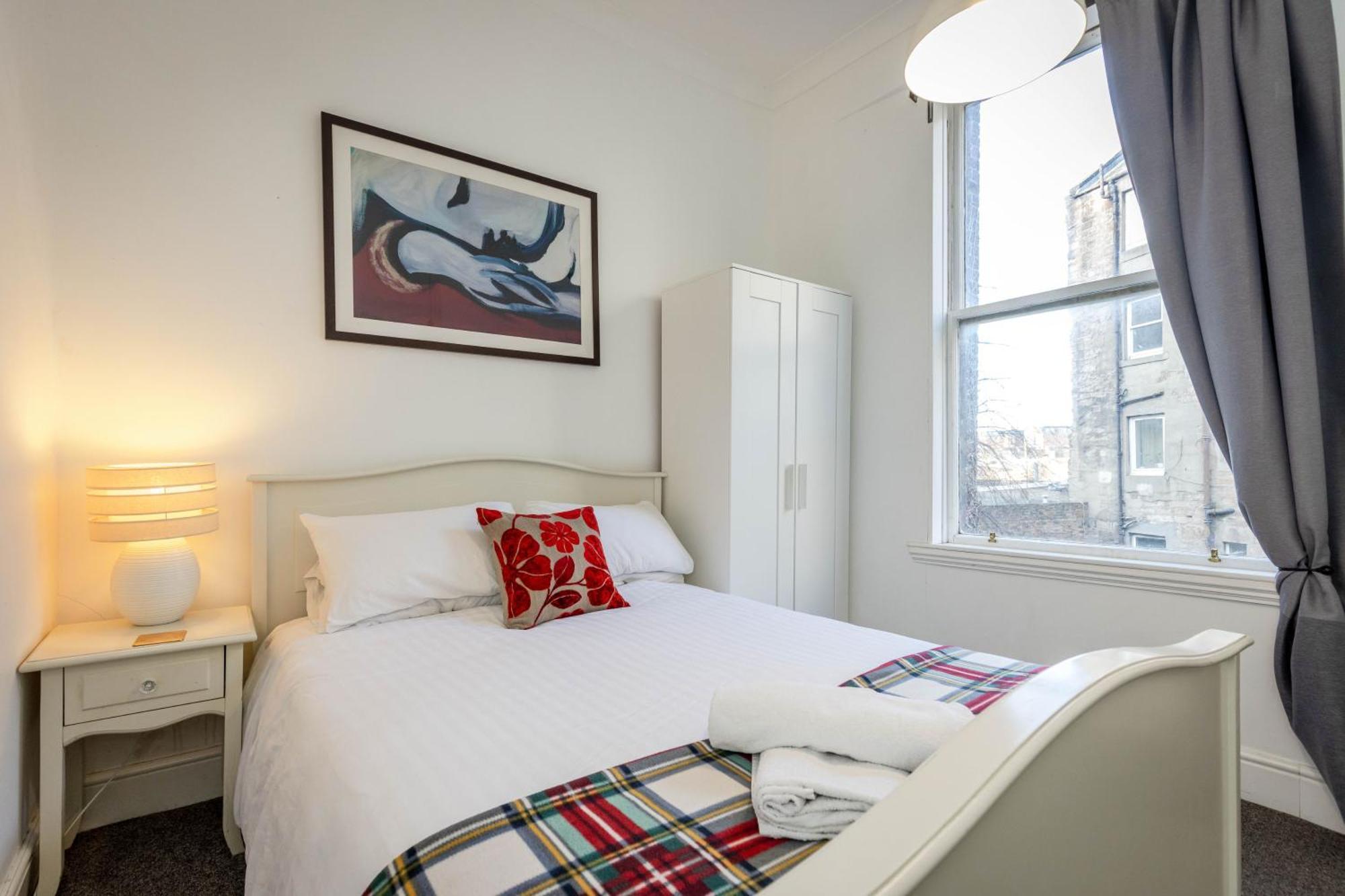 Traditional 3 Bedroom Quiet Duplex Flat By High St, Trams And Buses - Just 1-5 Miles To Centre Edimburgo Exterior foto
