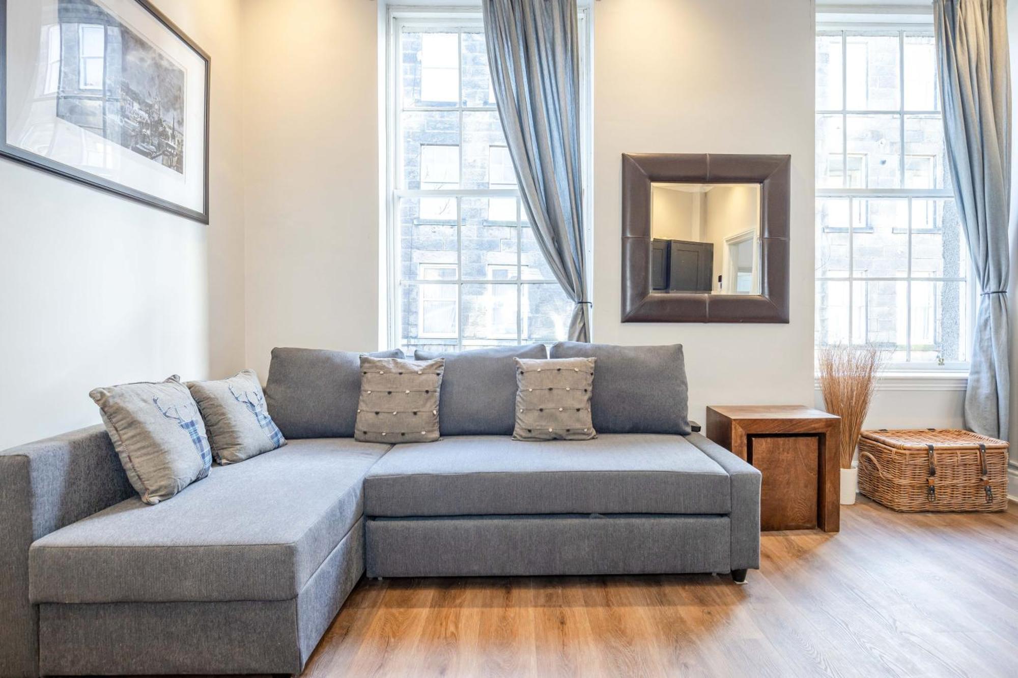 Traditional 3 Bedroom Quiet Duplex Flat By High St, Trams And Buses - Just 1-5 Miles To Centre Edimburgo Exterior foto