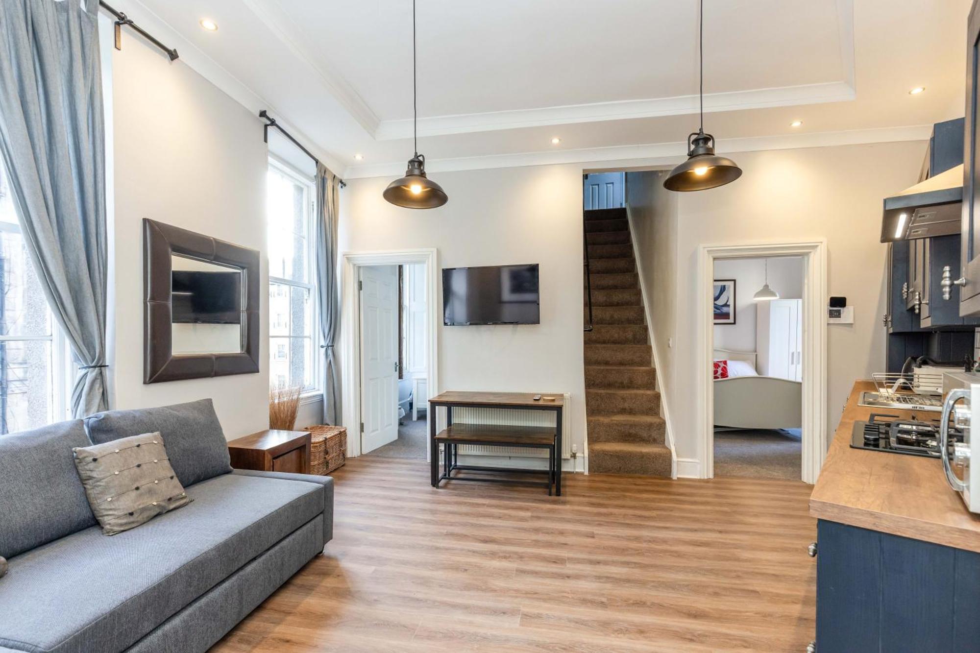 Traditional 3 Bedroom Quiet Duplex Flat By High St, Trams And Buses - Just 1-5 Miles To Centre Edimburgo Exterior foto